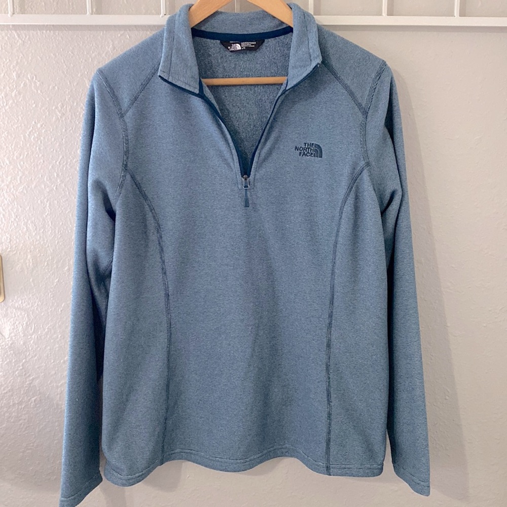 Womens North Face Pullover Fleece. Size Large.